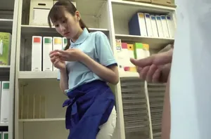 Cô nàng đa cấp bị lừa phải dùng thân để chào hàng